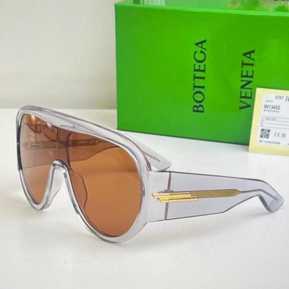 Sleek Bottega Veneta Translucent Shield Shades - Picture 6 of 7